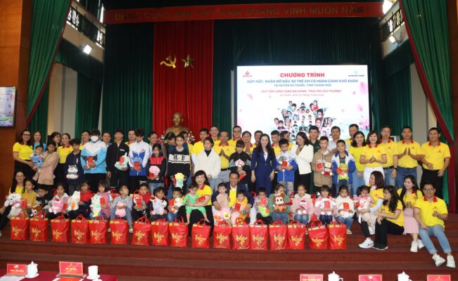Tập đoàn Đại Dũng vừa nhận nuôi 31 trẻ em mồ côi tại huyện miền núi Bá Thước, nâng tổng số trẻ được bảo trợ tại Thanh Hóa lên 293