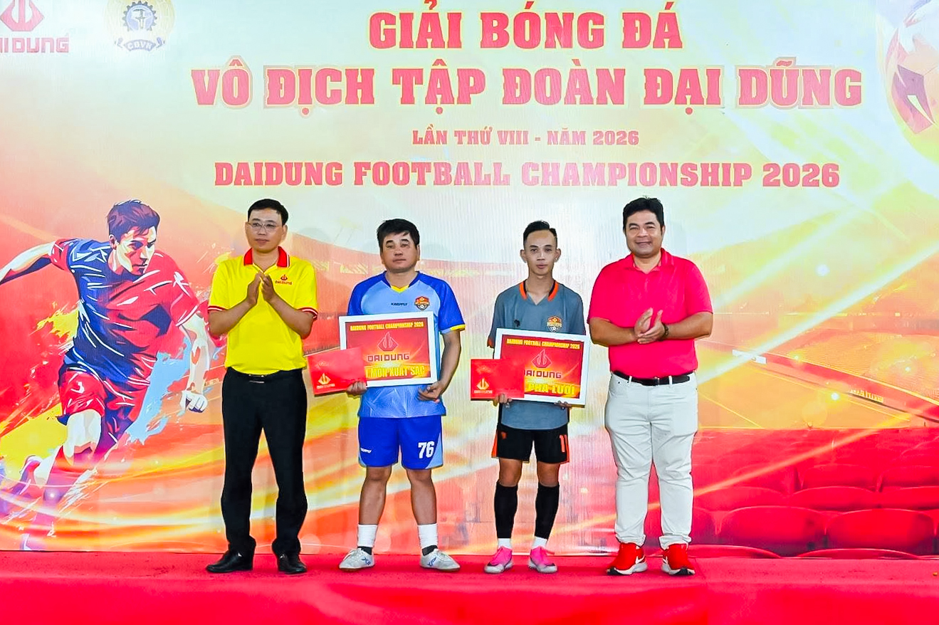 Anh Lê Hoàng Huy đạt danh hiệu Vua phá lưới & anh Nguyễn Thành đạt danh hiệu Thủ môn xuất sắc